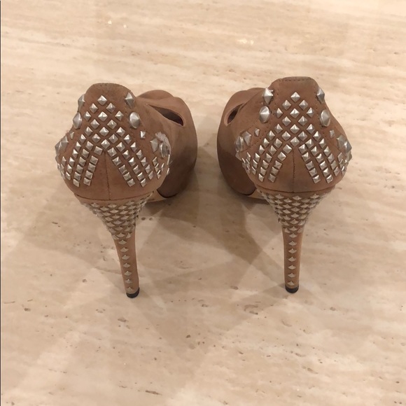 Heels - Picture 3 of 4